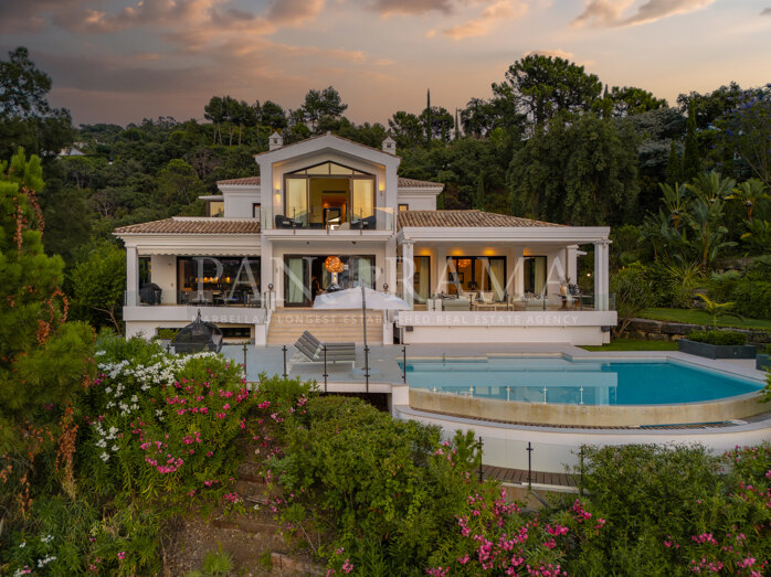 Villa très privée avec vues panoramiques sur les montagnes dans la communauté fermée de La Zagaleta