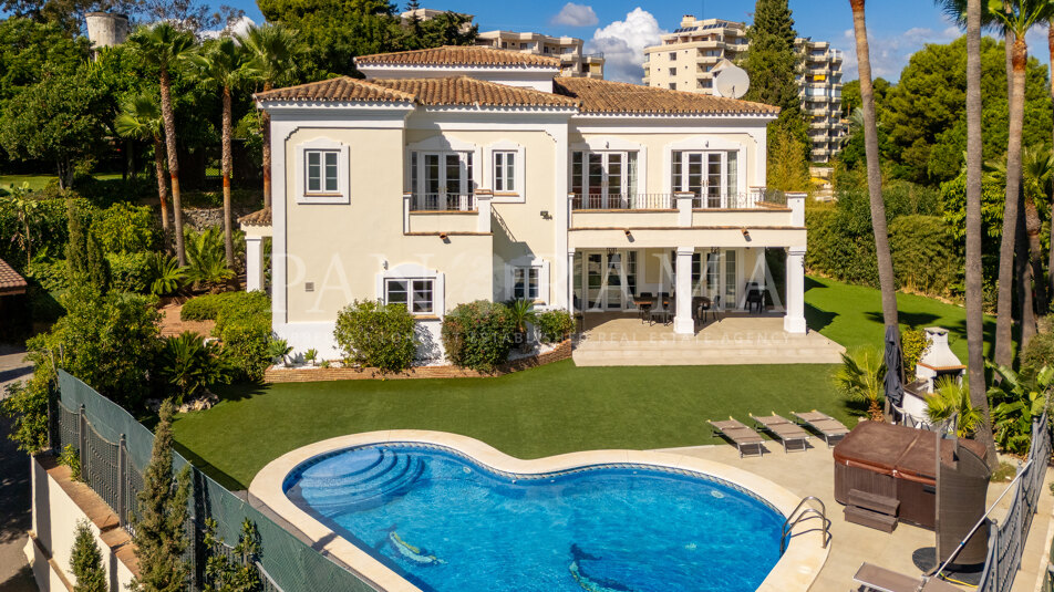 Villa à prix attractif avec vue sur la mer et le parcours de golf d’Atalaya