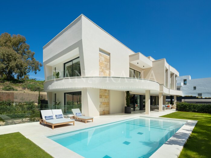 Villa exclusive, neuve, à Nueva Andalucía, au cœur de la Vallée du Golf