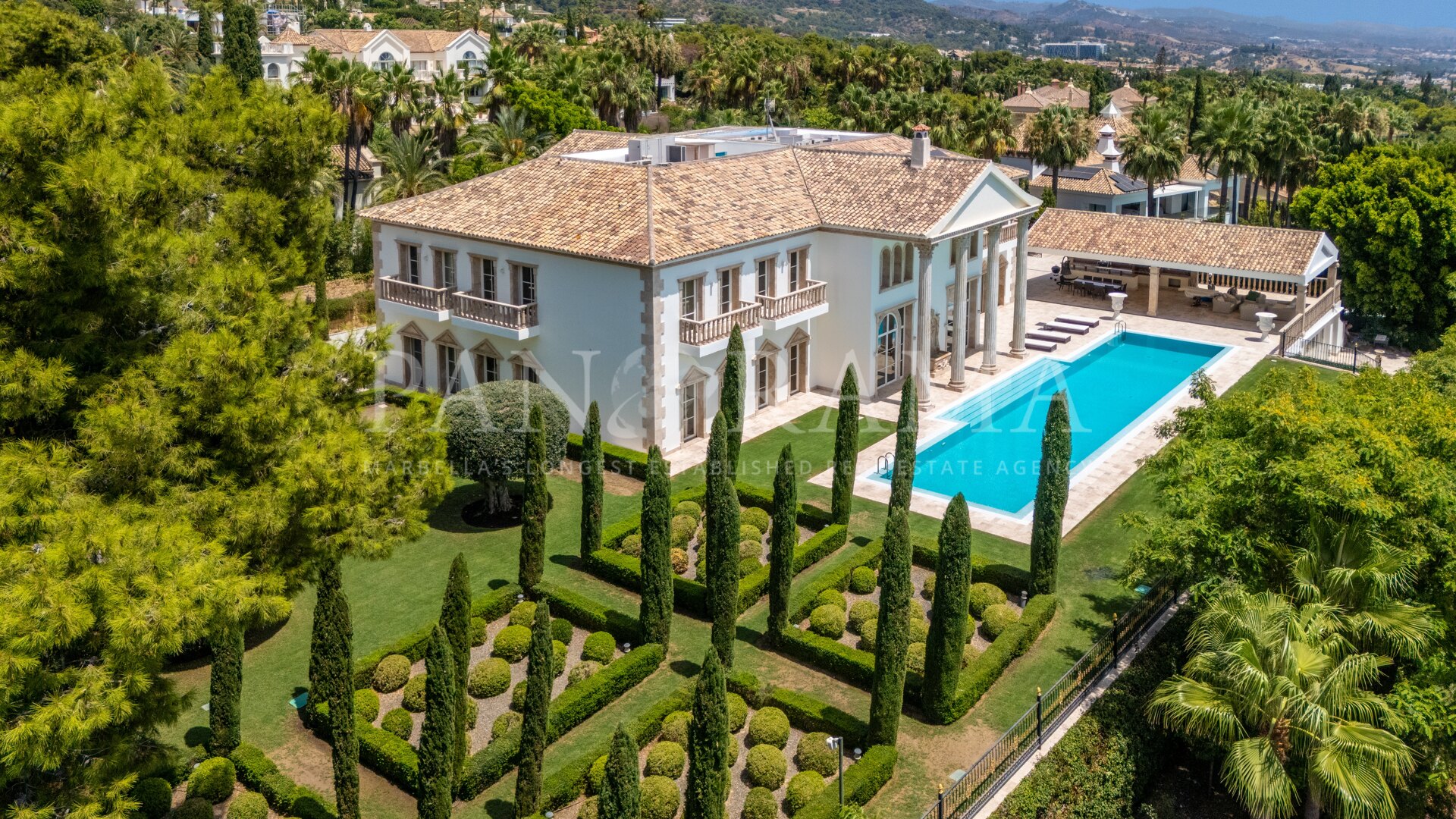 Villa Sinfonía - Außergewöhnliches Trophy-Anwesen auf einem seltenen Doppelgrundstück in Sierra Blanca, mit schönen, freien Ausblicken
