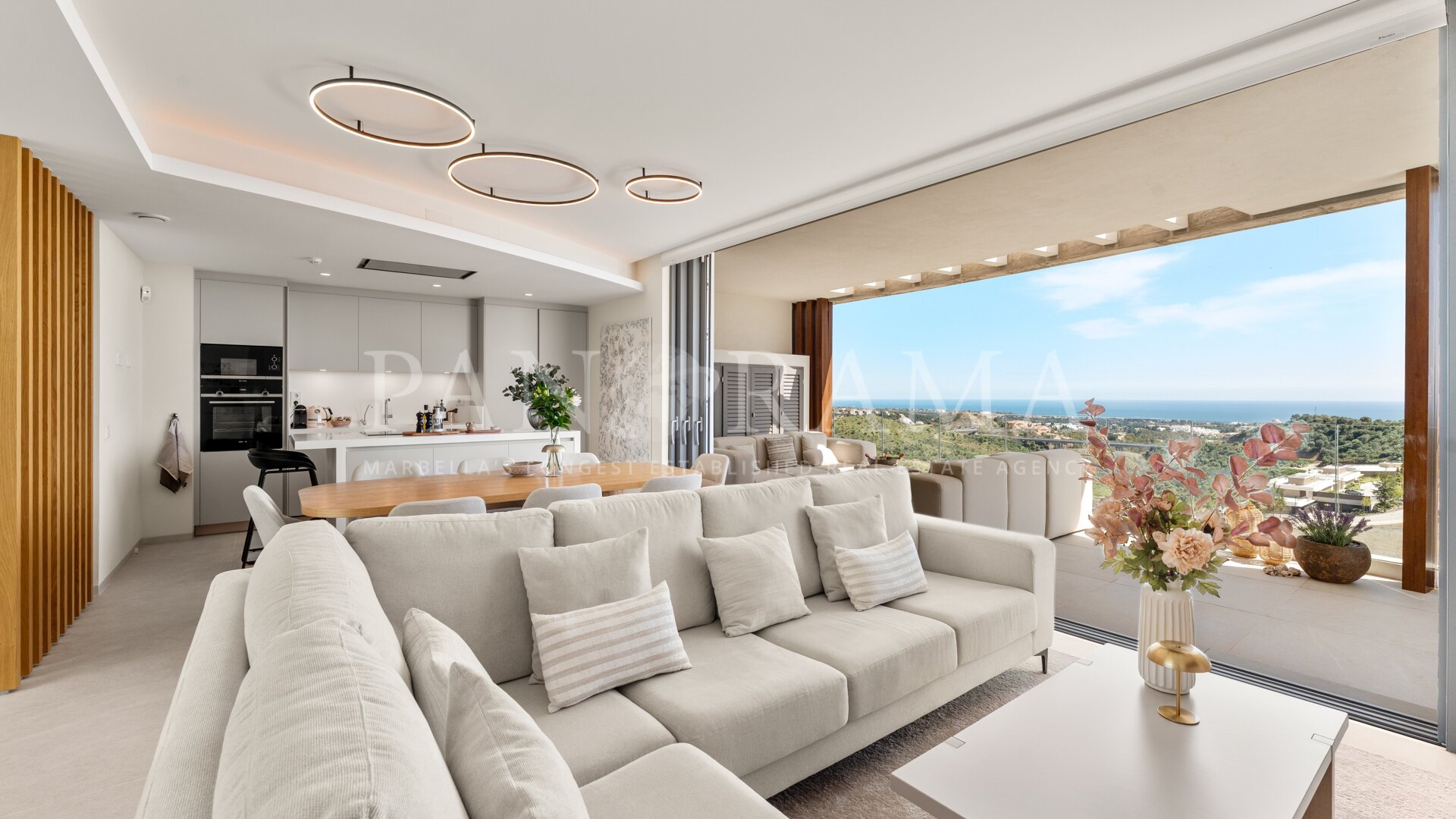 Duplex penthouse with panoramic views in Real de la Quinta