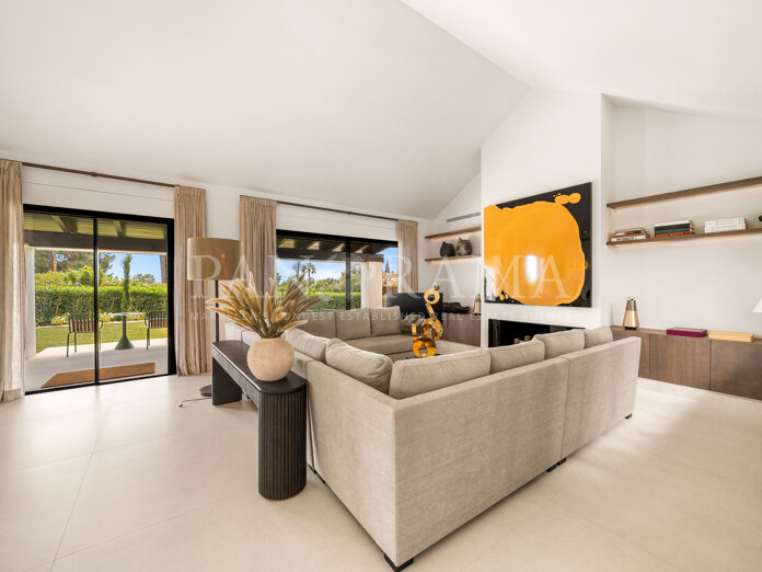 Mediterranean villa in the exclusive gated community of Cascada de Camoján