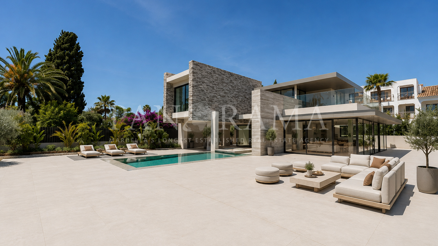 Newly built contemporary 8 bedroom villa in Cortijo Blanco
