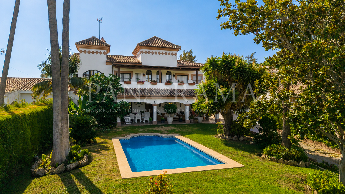 Villa Aloha Green – Elegante klassische Villa in erster Golflinie von Aloha