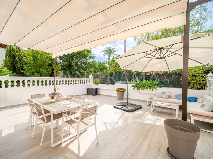 Spacious Golden Mile townhouse with exceptional terraces in Arco Iris