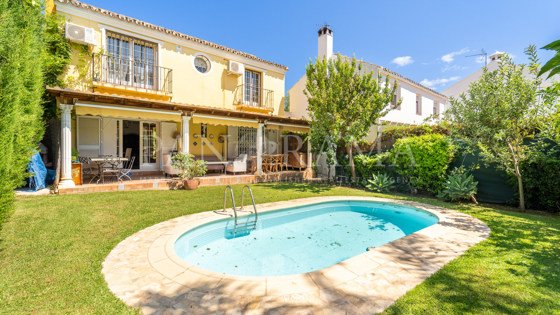 Exceptional Opportunity: Charming Mediterranean villa with private pool and garden in Marbella East