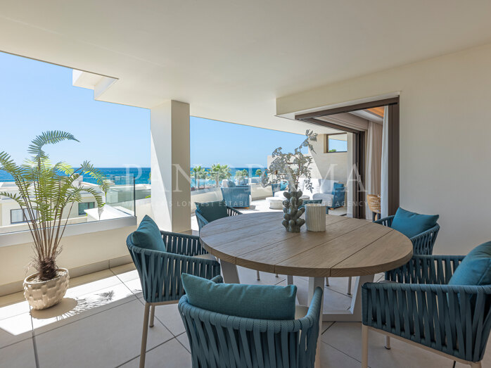 Stunning apartment with direct beach access and fabulous views in Valaya, a beachfront complex on the New Golden Mile