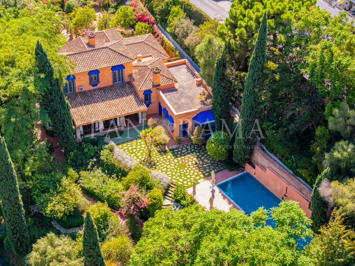 Finca Santa Elena: Exclusive mediterranean estate with botanical gardens beside the river in the heart of Benahavís centre