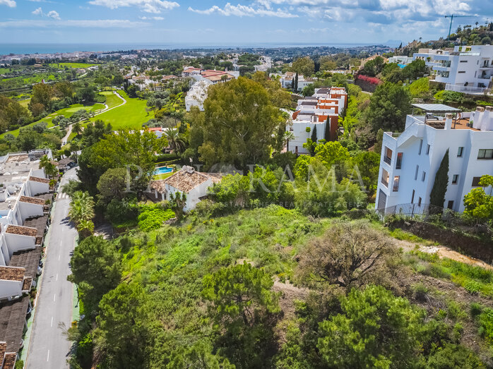 Parcela con proyecto y licencia de obra en El Herrojo, Benahavís