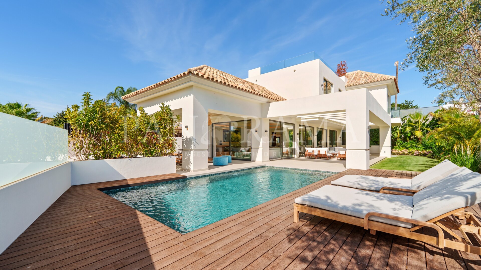 Gloednieuwe villa nabij zee en golfbanen in San Pedro de Alcántara