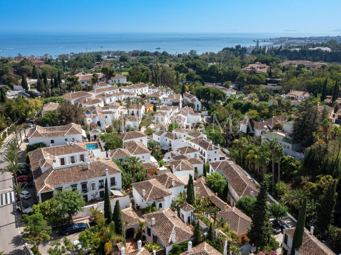 Wunderschönes Stadthaus in der bezaubernden Wohnanlage Lomas Pueblo
