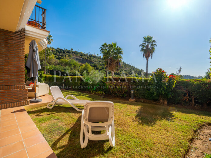 Apartment with Private Garden in Los Arqueros Golf