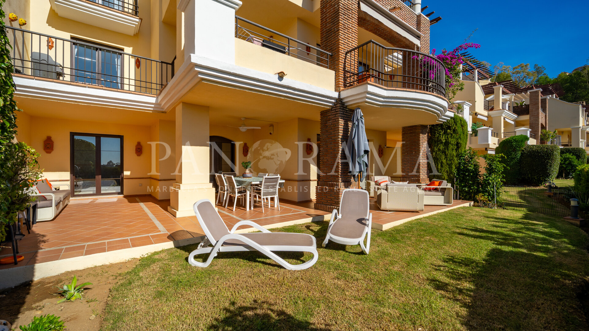 Groundfloor apartment with private garden in Los Arqueros Golf