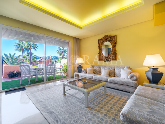 Ruime geschakelde villa met groot renovatiepotentieel in Atalaya de Río Verde, op loopafstand van Puerto Banús en golfbanen