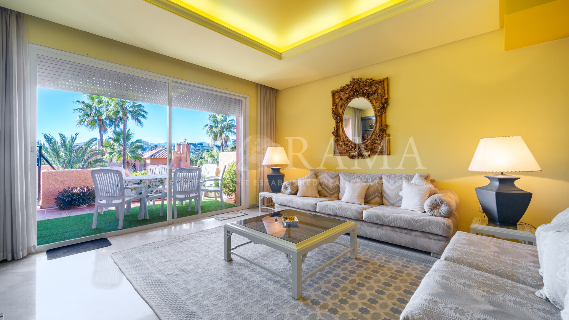 Ruime geschakelde villa met groot renovatiepotentieel in Atalaya de Río Verde, op loopafstand van Puerto Banús en golfbanen