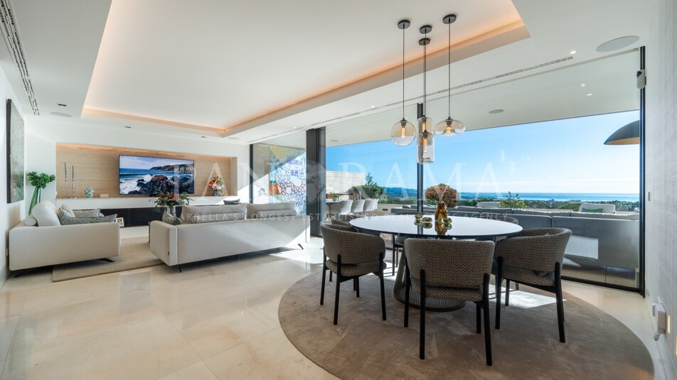 Breathtaking panoramic sea views in exclusive Grand View, La Quinta – ready to move into