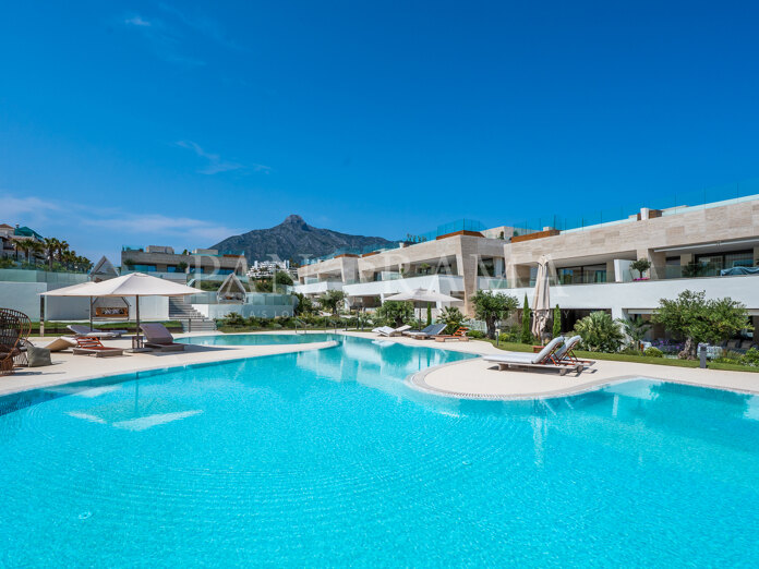 Atemberaubendes Duplex-Penthouse mit privatem Pool in Epic an der Goldenen Meile