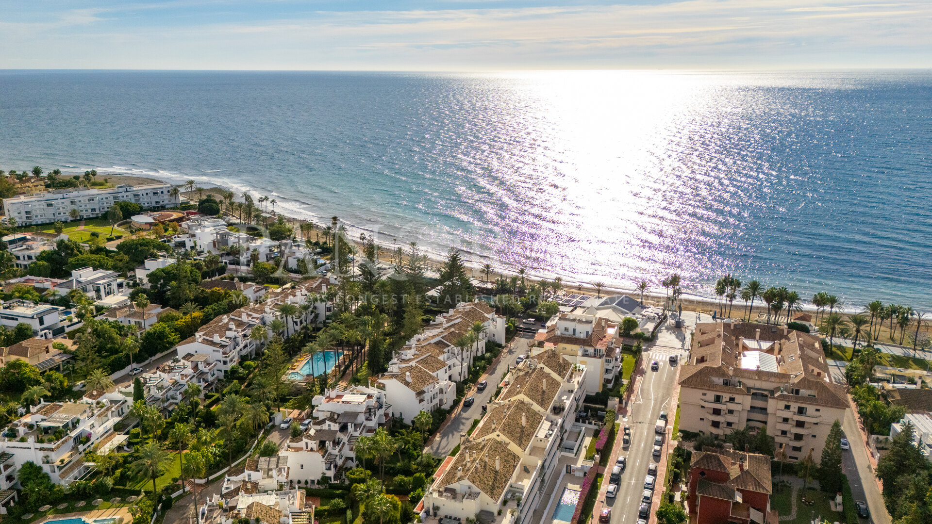 Opportunity: Garden apartment just a few steps from the beach and restaurants in San Pedro de Alcántara