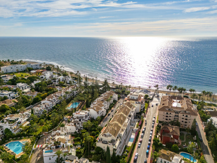 Opportunity: Garden apartment just a few steps from the beach and restaurants in San Pedro de Alcántara