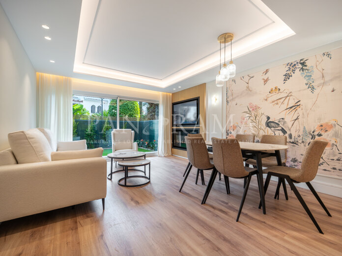 Apartamento con jardín privado a solo unos pasos de la playa y restaurantes en San Pedro de Alcántara