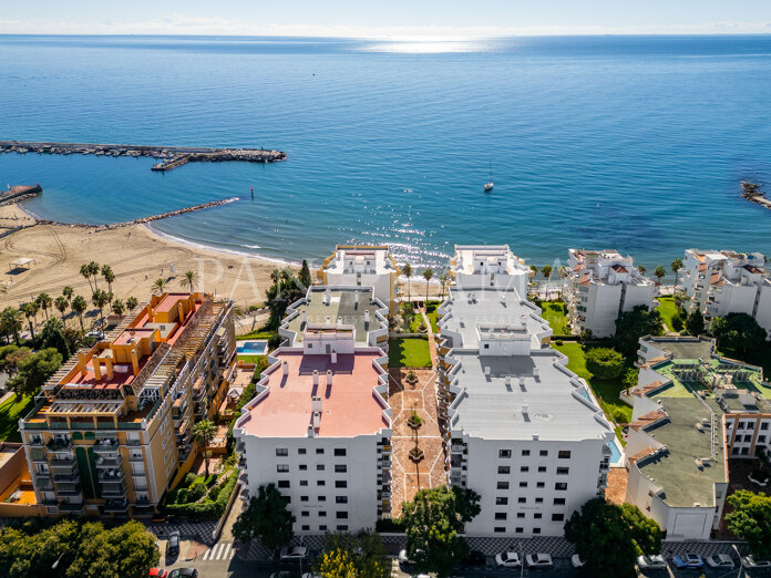 Luminoso apartamento en primera linea de playa en el centro Marbella