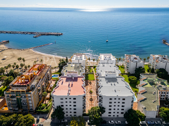Luminoso apartamento en primera linea de playa en el centro Marbella
