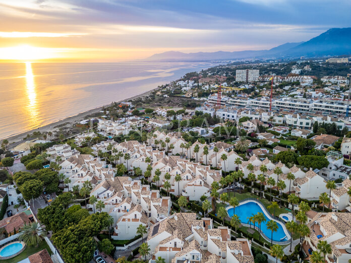 Beautiful townhouse on the second line of the beach in Costabella, East Marbella