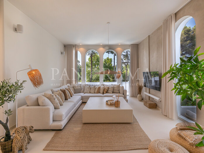 Stilvolle Villa in einer geschlossenen Wohnanlage Las Lagunas in Nueva Andalucía