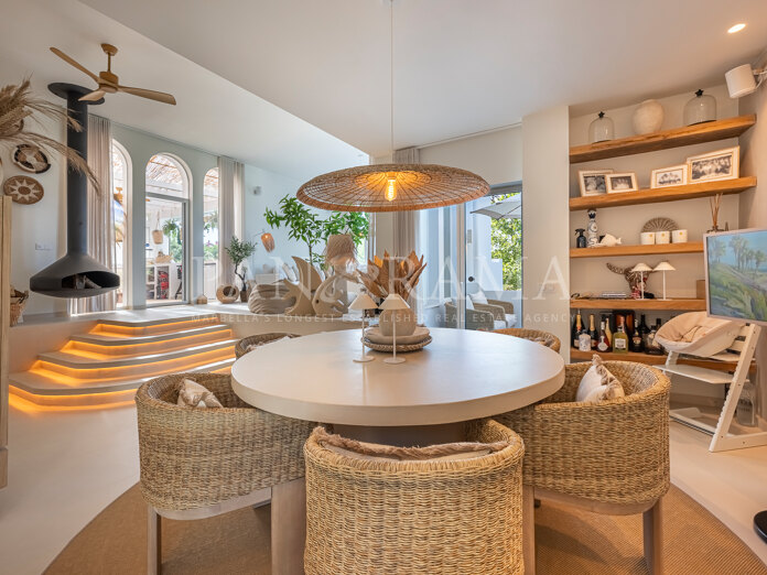 Elegante villa en la urbanización cerrada Las Lagunas, en Nueva Andalucía