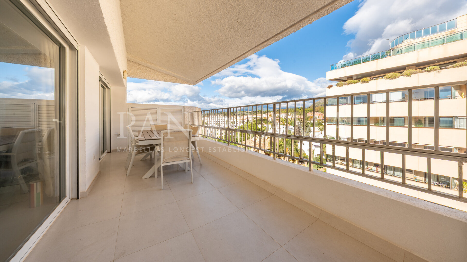 Exceptional opportunity: beachside penthouse between the Golden Mile and Marbella centre