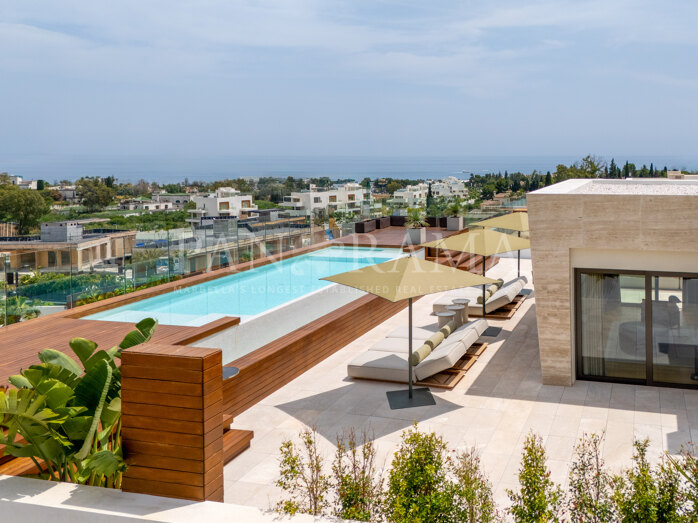 Skyvilla 6 – une propriété luxueuse avec un impressionnant solarium sur le toit doté de sa propre piscine sur la Golden Mile