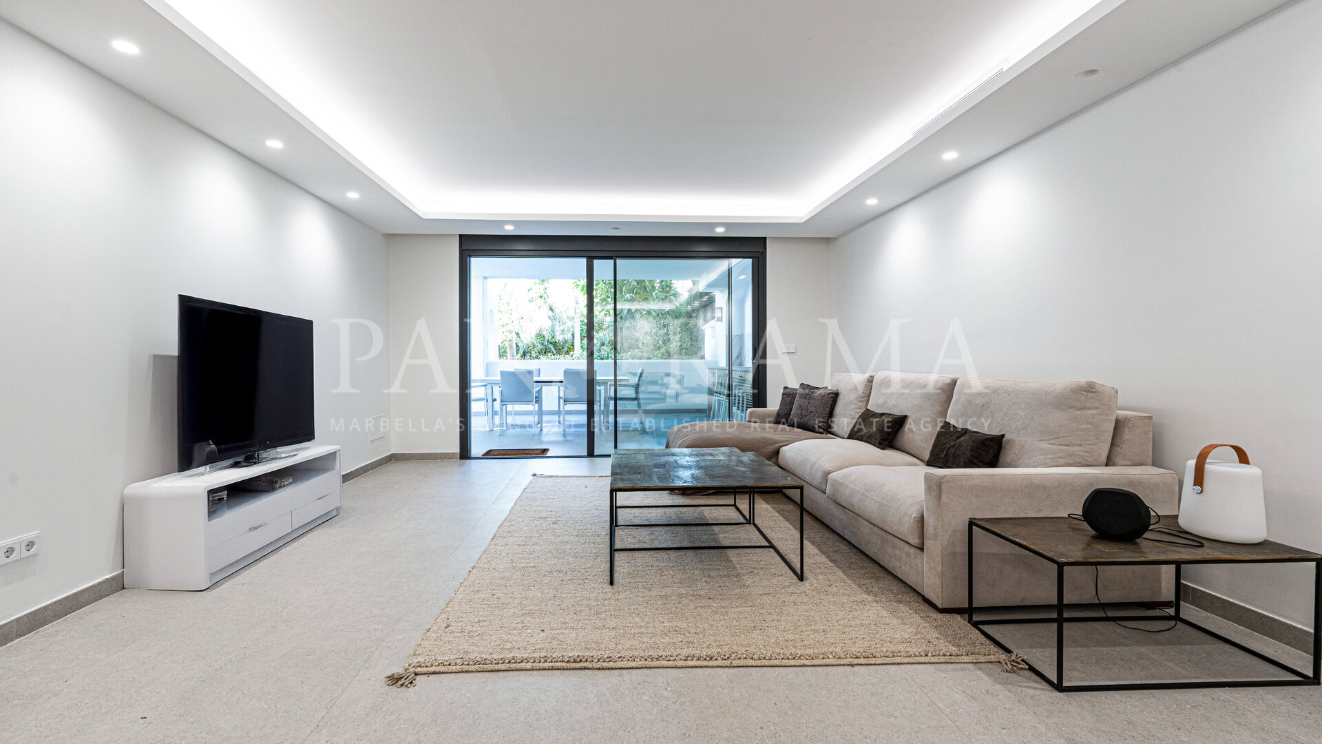 Ground floor apartment with large terrace and garden in Alhambra del Golf