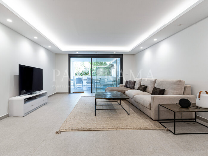 Ground floor apartment with large terrace and garden in Alhambra del Golf