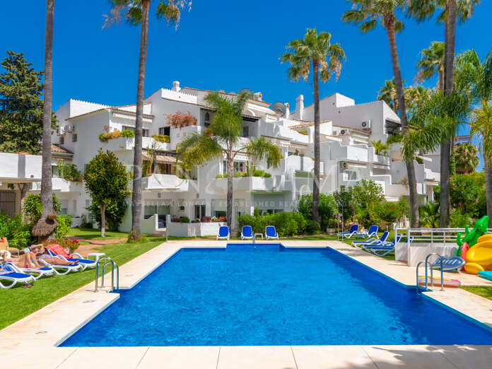 Stylish garden apartment next to Puerto Banús, in Jardines de la Fuente