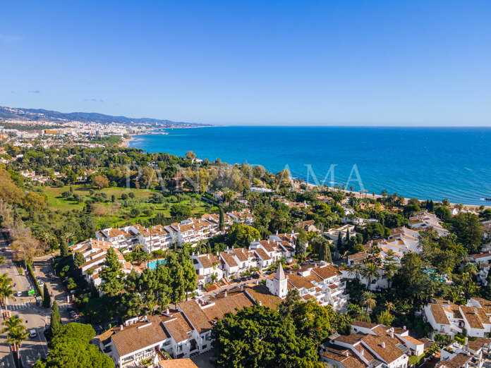 Magnifique penthouse avec une vaste terrasse à Puente Romano II, au cœur du Golden Mile de Marbella.
