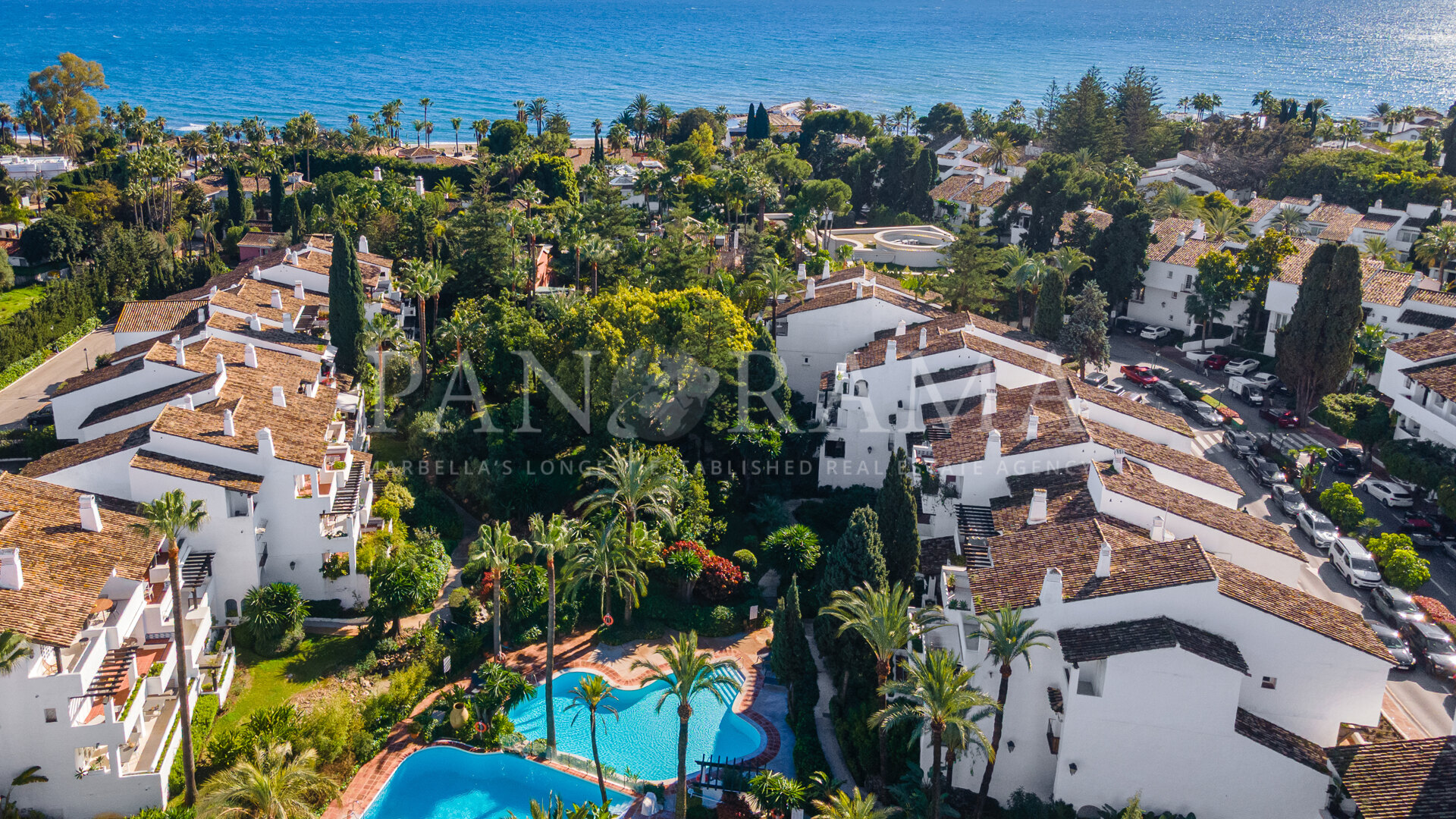 Beautiful penthouse with a spacious terrace in Puente Romano II, in the heart of Marbella’s Golden Mile