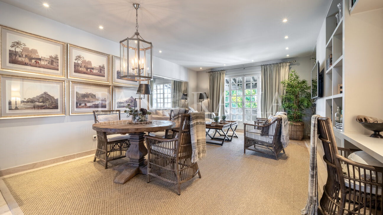 Beautiful penthouse with a spacious terrace in Puente Romano II, in the heart of Marbella’s Golden Mile