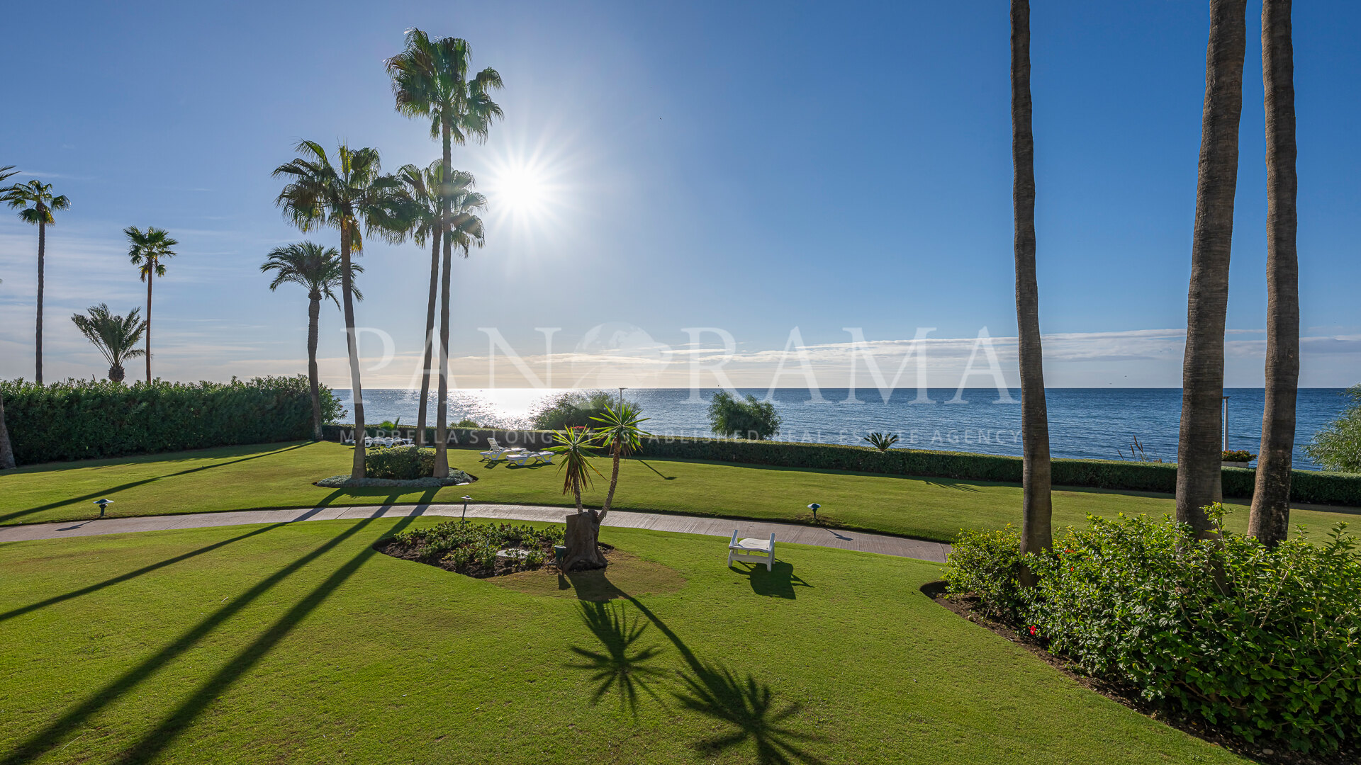 Turnkey apartment with sea views in prestigious Alcazaba Beach