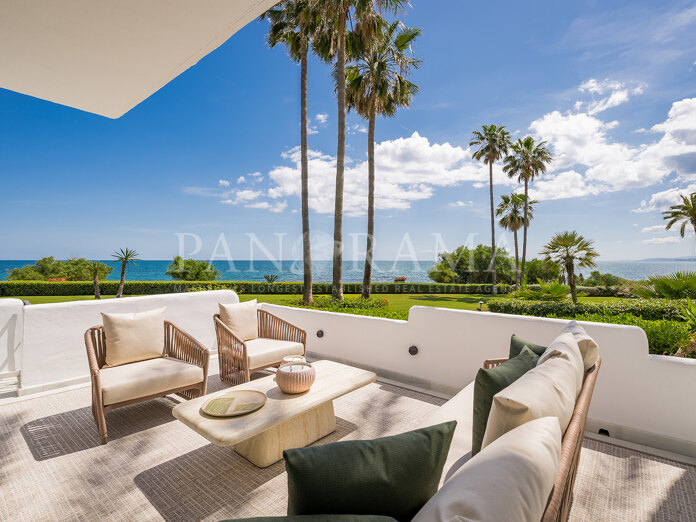 Turnkey apartment with sea views in prestigious Alcazaba Beach