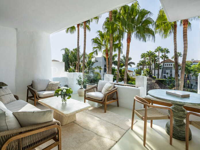 Wunderschönes Duplex-Penthouse in Strandlage in den prestigeträchtigen Persian Gardens von Marina Puente Romano
