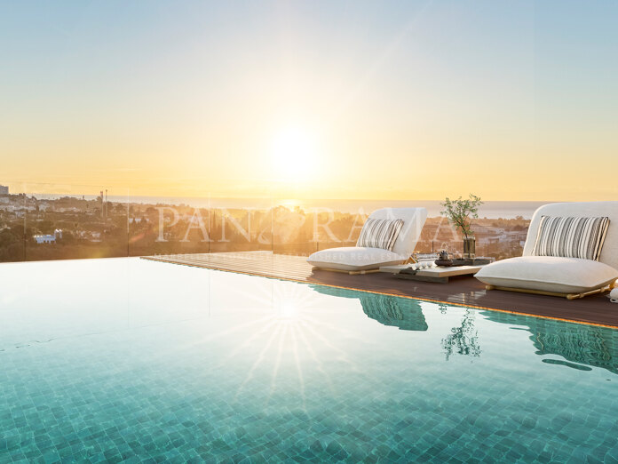 Duplex apartment with panoramic views in Puerto de Los Almendros, Benahavís