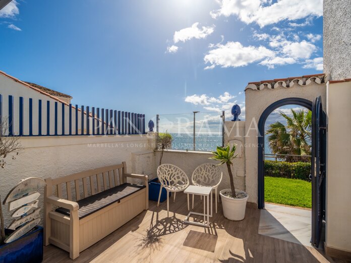Beautiful frontline beach townhouse with spectacular sea views on the New Golden Mile