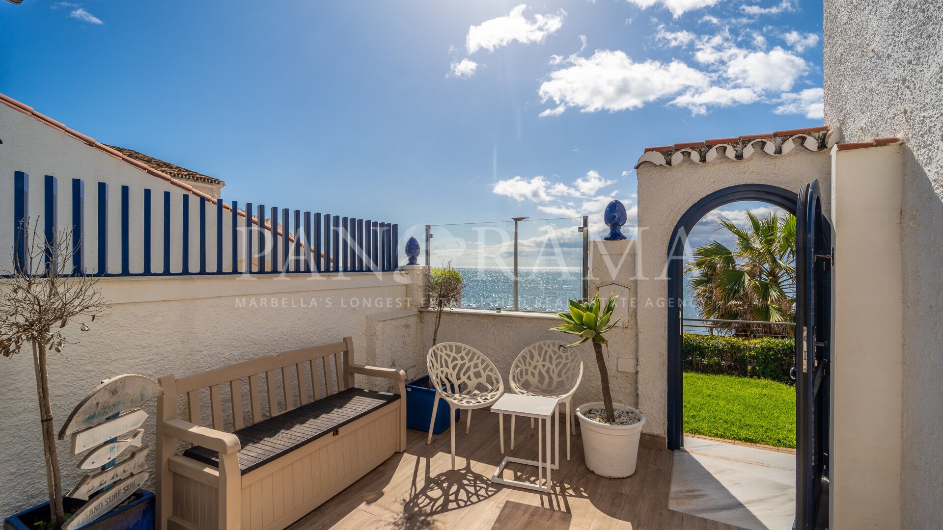 Wunderschönes Reihenhaus in erster Meereslinie mit spektakulärem Meerblick an der New Golden Mile