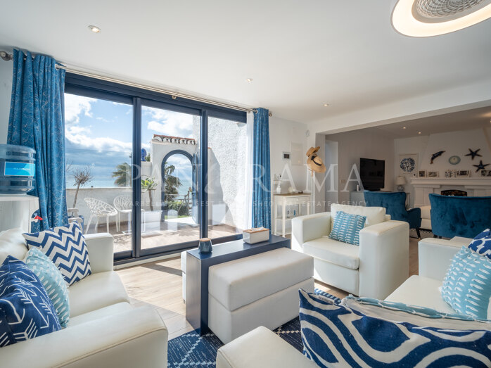 Wunderschönes Reihenhaus in erster Meereslinie mit spektakulärem Meerblick in Estepona