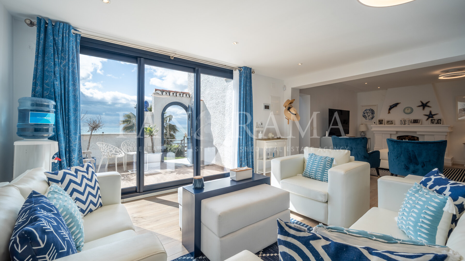 Wunderschönes Reihenhaus in erster Meereslinie mit spektakulärem Meerblick in Estepona