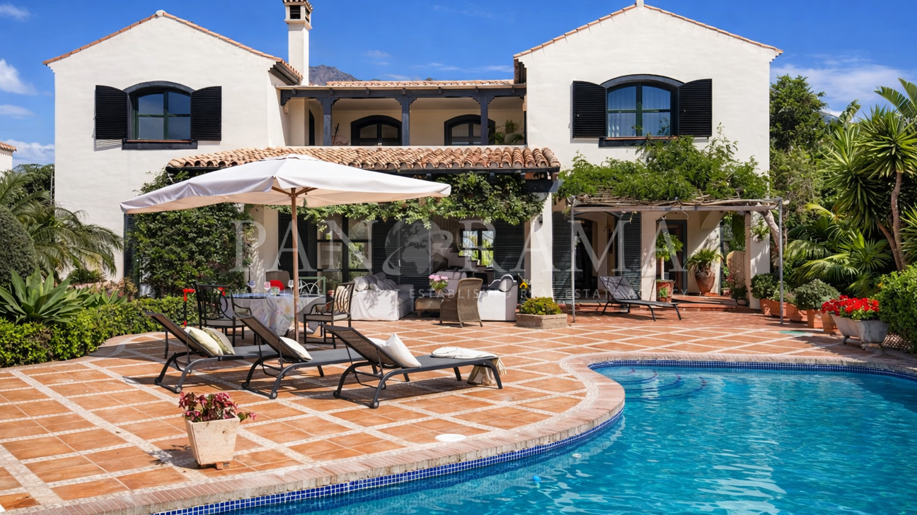 Superbe villa de style classique avec vue sur la mer à Valdeolletas