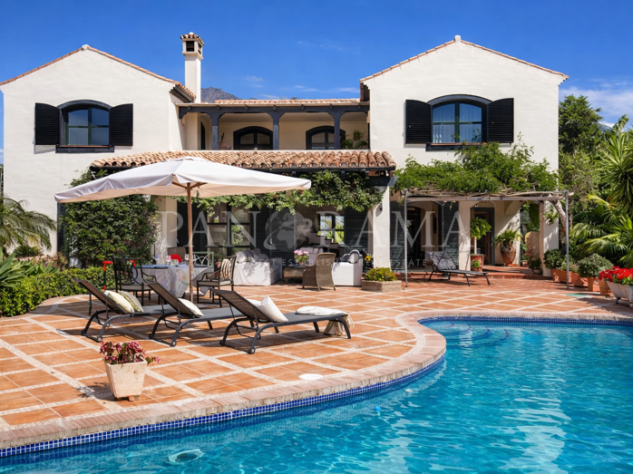 Beautiful classic-style villa with sea views in Valdeolletas