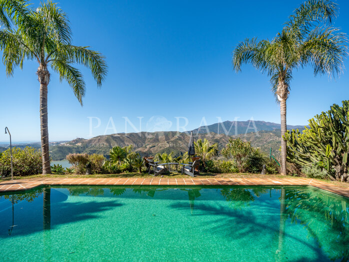 Wunderschöne Villa mit atemberaubendem Panoramablick in Istán