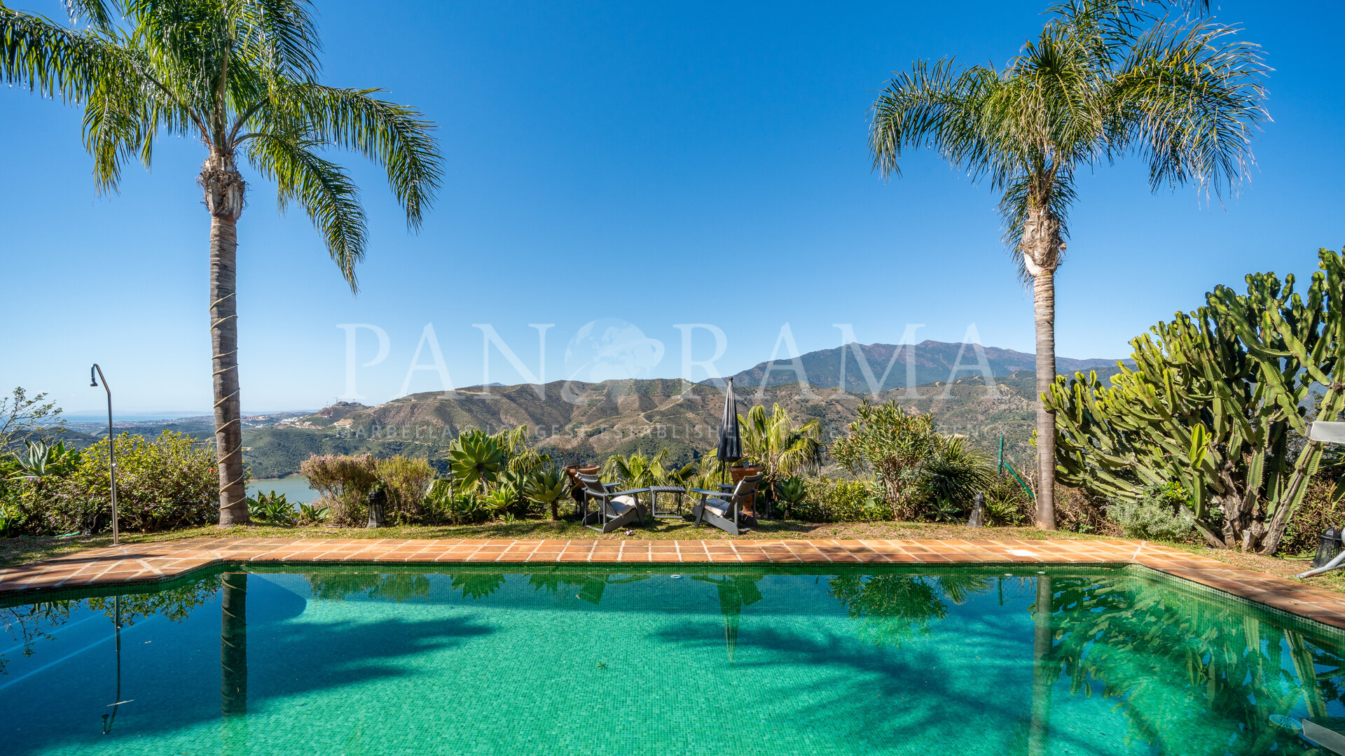Wunderschöne Villa mit atemberaubendem Panoramablick in Istán