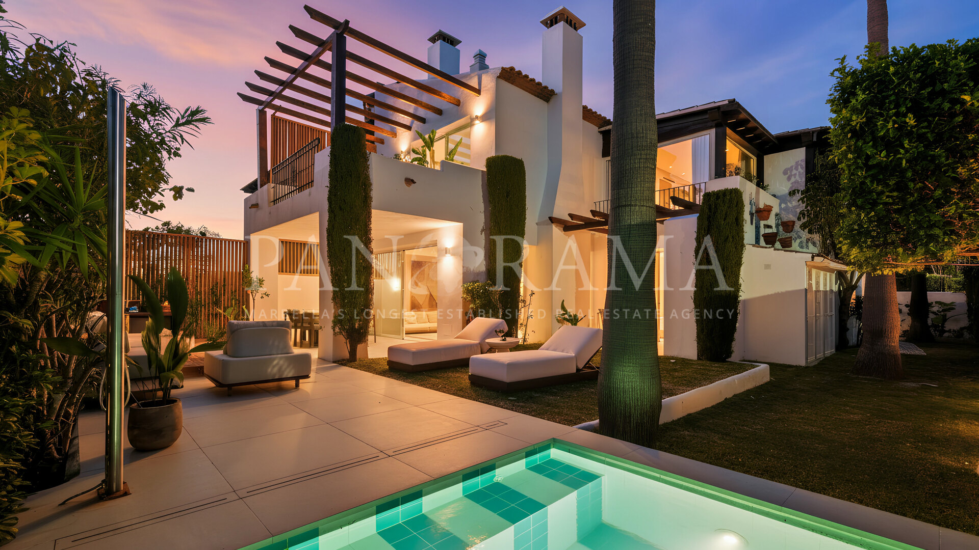 Sophisticated corner semi-detacthched villa in Altos de Puente Romano